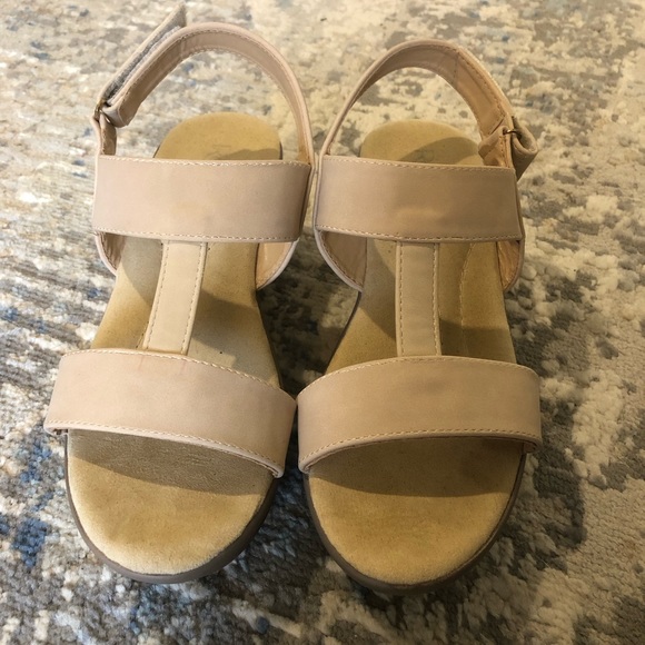 Refresh Beige heels size 7.5 - Picture 2 of 2
